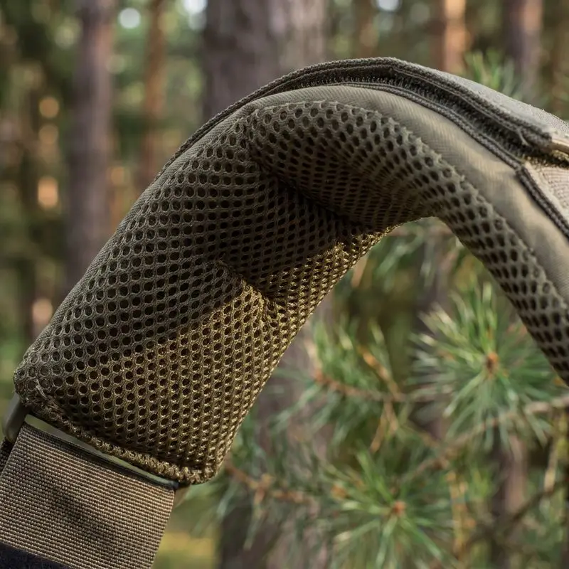 Foam padded shoulders